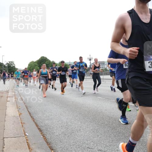 29.06.2025 - hella hamburg halbmarathon Lena Gebhardt http://msf.ph/oto/8465280 29.06.2025 10:32:22 Lombardsbrücke 16310, 11225, 8124, 92, 16124, 8787, 3022, 1199, 1311, 1640, 1987, 2349, 2384, 2943, 3022, 3221, 3239, 3358, 3365, 3653, 3670, 3707, 3752, 3778, 3822, 4314, 4365, 4605, 4857, 4924, 5156, 5496, 5601, 5658, 5743, 5783, 5871, 5941, 6218, 6228, 6252, 6312, 6315, 6718, 6727, 7135, 7239, 7295, 7308, 7309, 7344, 7468, 7531, 7535, 7570, 7633, 7695, 7702, 7749, 7789, 7816, 8124, 8127, 8175, 8303, 8538, 8625, 8787, 8840, 8914, 8993, 9010, 9125, 9206, 10002, 10048 meine-sportfotos.de