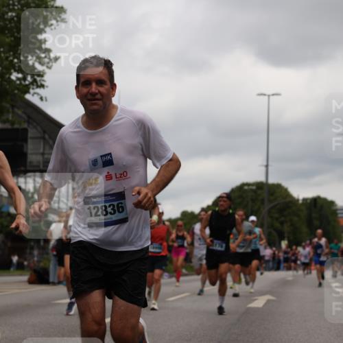 29.06.2025 - hella hamburg halbmarathon Yannick Fuchs http://msf.ph/oto/8465333 29.06.2025 10:57:10 20KM 1126, 1420, 1427, 1881, 1992, 2424, 2582, 2683, 3182, 3248, 3625, 4389, 4538, 4665, 5058, 5511, 5653, 5708, 5734, 5763, 6142, 6631, 6966, 7453, 8176, 8469, 8478, 8721, 8822, 9124, 9306, 9554, 9899, 10128, 11310, 11402, 12004, 12571, 12836, 12978, 13528, 13551, 13739, 13939, 14917, 15137, 16371, 16420, 16478, 16540, 16872, 17045, 17757, 17818, 17890, 18028, 18355, 18359, 18452, 18999, 19241 meine-sportfotos.de