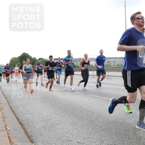 29.06.2025 - hella hamburg halbmarathon Lena Gebhardt http://msf.ph/oto/8465335 29.06.2025 10:32:22 Lombardsbrücke 16310, 8124, 15120, 11225, 16124, 1787, 8787, 920, 14494, 1199, 1311, 1640, 1987, 2349, 2384, 2943, 3022, 3221, 3239, 3358, 3365, 3653, 3670, 3707, 3752, 3778, 3822, 4314, 4365, 4605, 4857, 4924, 5156, 5496, 5601, 5658, 5743, 5783, 5871, 5941, 6218, 6228, 6252, 6312, 6315, 6718, 6727, 7135, 7239, 7295, 7308, 7309, 7344, 7468, 7531, 7535, 7570, 7633, 7695, 7702, 7749, 7789, 7816, 8124, 8127, 8175, 8303, 8538, 8625, 8787, 8840, 8914, 8993, 9010, 9125, 9206, 10002, 10048 meine-sportfotos.de