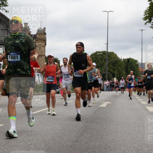 29.06.2025 - hella hamburg halbmarathon Yannick Fuchs http://msf.ph/oto/8465372 29.06.2025 10:57:11 20KM 1126, 1420, 1427, 1881, 1992, 2424, 2582, 2683, 3182, 3248, 3360, 3625, 4389, 4538, 4665, 5058, 5511, 5653, 5708, 5734, 5763, 6142, 6631, 6966, 8176, 8469, 8478, 8721, 8822, 9124, 9306, 9554, 9899, 10128, 11310, 11402, 12004, 12571, 12836, 12978, 13528, 13551, 13739, 13939, 14917, 15137, 15516, 16371, 16420, 16478, 16540, 16872, 17045, 17757, 17818, 17890, 18028, 18355, 18359, 18452, 18999, 19241 meine-sportfotos.de
