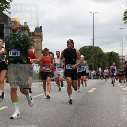 29.06.2025 - hella hamburg halbmarathon Yannick Fuchs http://msf.ph/oto/8465384 29.06.2025 10:57:11 20KM 1126, 1420, 1427, 1881, 1992, 2424, 2582, 2683, 3182, 3248, 3360, 3625, 4389, 4538, 4665, 5058, 5511, 5653, 5708, 5734, 5763, 6142, 6631, 6966, 8176, 8469, 8478, 8721, 8822, 9124, 9306, 9554, 9899, 10128, 11310, 11402, 12004, 12571, 12836, 12978, 13528, 13551, 13739, 13939, 14917, 15137, 15516, 16371, 16420, 16478, 16540, 16872, 17045, 17757, 17818, 17890, 18028, 18355, 18359, 18452, 18999, 19241 meine-sportfotos.de
