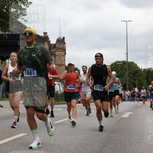 29.06.2025 - hella hamburg halbmarathon Yannick Fuchs http://msf.ph/oto/8465390 29.06.2025 10:57:11 20KM 1126, 1420, 1427, 1881, 1992, 2424, 2582, 2683, 3182, 3248, 3360, 3625, 4389, 4538, 4665, 5058, 5511, 5653, 5708, 5734, 5763, 6142, 6631, 6966, 8176, 8469, 8478, 8721, 8822, 9124, 9306, 9554, 9899, 10128, 11310, 11402, 12004, 12571, 12836, 12978, 13528, 13551, 13739, 13939, 14917, 15137, 15516, 16371, 16420, 16478, 16540, 16872, 17045, 17757, 17818, 17890, 18028, 18355, 18359, 18452, 18999, 19241 meine-sportfotos.de