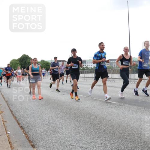 29.06.2025 - hella hamburg halbmarathon Lena Gebhardt http://msf.ph/oto/8465402 29.06.2025 10:32:23 Lombardsbrücke 16310, 8787, 11225, 8124, 15120, 11787, 1199, 1311, 1640, 1987, 2349, 2384, 2943, 3022, 3221, 3358, 3365, 3653, 3670, 3707, 3752, 3778, 3822, 4314, 4365, 4605, 4857, 4924, 5156, 5496, 5601, 5658, 5743, 5783, 5871, 5941, 6218, 6228, 6252, 6312, 6315, 7135, 7239, 7295, 7308, 7309, 7344, 7468, 7531, 7535, 7570, 7633, 7695, 7702, 7749, 7750, 7789, 7816, 8124, 8127, 8175, 8303, 8538, 8625, 8787, 8840, 8914, 8993, 9010, 9125, 9206, 10002, 10048 meine-sportfotos.de