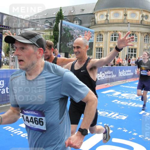 29.06.2025 - hella hamburg halbmarathon Michael Strokosch http://msf.ph/oto/8465412 29.06.2025 10:33:54 Ziel 1743, 2228, 2243, 2746, 10865, 13771, 14310, 14466, 15500, 16243 meine-sportfotos.de
