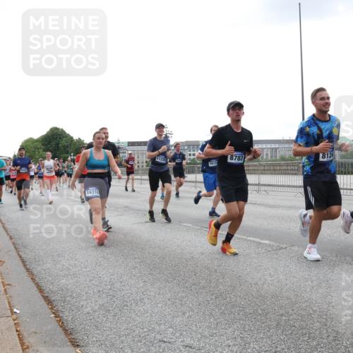 29.06.2025 - hella hamburg halbmarathon Lena Gebhardt http://msf.ph/oto/8465435 29.06.2025 10:32:24 Lombardsbrücke 16310, 11225, 8787, 8124, 1612, 151, 1199, 1311, 1640, 1987, 2349, 2943, 3022, 3358, 3365, 3653, 3660, 3670, 3707, 3752, 3778, 3822, 4314, 4365, 4605, 4857, 4924, 5496, 5601, 5658, 5743, 5783, 5871, 5941, 6218, 6228, 6252, 6312, 6315, 7135, 7239, 7295, 7308, 7309, 7344, 7468, 7531, 7535, 7570, 7633, 7695, 7702, 7749, 7750, 7789, 7816, 8124, 8127, 8175, 8303, 8538, 8625, 8787, 8840, 8914, 8993, 9010, 9125, 9188, 9206, 10002, 10013, 10048, 10277 meine-sportfotos.de
