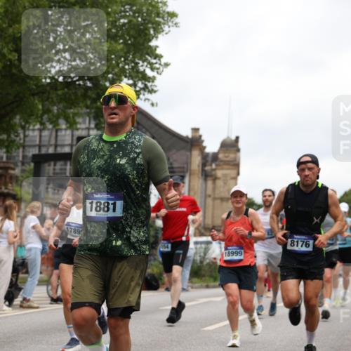 29.06.2025 - hella hamburg halbmarathon Yannick Fuchs http://msf.ph/oto/8465456 29.06.2025 10:57:11 20KM 1126, 1420, 1427, 1881, 1992, 2424, 2582, 2683, 3182, 3248, 3360, 3625, 4389, 4538, 4665, 5058, 5511, 5653, 5708, 5734, 5763, 6142, 6631, 6966, 8176, 8469, 8478, 8721, 8822, 9124, 9306, 9554, 9899, 10128, 11310, 11402, 12004, 12571, 12836, 12978, 13528, 13551, 13739, 13939, 14917, 15137, 15516, 16371, 16420, 16478, 16540, 16872, 17045, 17757, 17818, 17890, 18028, 18355, 18359, 18452, 18999, 19241 meine-sportfotos.de