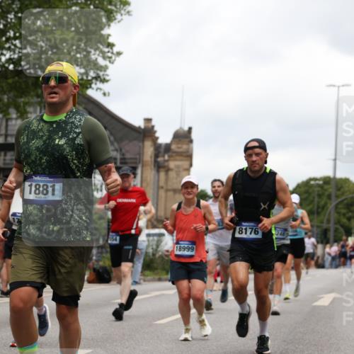 29.06.2025 - hella hamburg halbmarathon Yannick Fuchs http://msf.ph/oto/8465482 29.06.2025 10:57:11 20KM 1126, 1420, 1427, 1881, 1992, 2424, 2582, 2683, 3182, 3248, 3360, 3625, 4389, 4538, 4665, 5058, 5511, 5653, 5708, 5734, 5763, 6142, 6631, 6966, 8176, 8469, 8478, 8721, 8822, 9124, 9306, 9554, 9899, 10128, 11310, 11402, 12004, 12571, 12836, 12978, 13528, 13551, 13739, 13939, 14917, 15137, 15516, 16371, 16420, 16478, 16540, 16872, 17045, 17757, 17818, 17890, 18028, 18355, 18359, 18452, 18999, 19241 meine-sportfotos.de