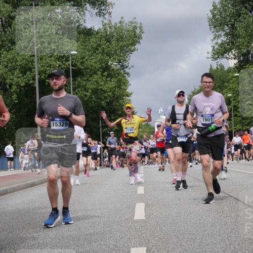 29.06.2025 - hella hamburg halbmarathon Luisa Fischer http://msf.ph/oto/8465484 29.06.2025 10:41:30 Kennedybrücke 5186, 200, 15329, 5876, 1196, 737, 5713, 37, 1901, 1596, 1791, 930, 1394, 1596, 1791, 1901, 3633, 3635, 3636, 3716, 4921, 5713, 5790, 6930, 7148, 7244, 7371, 7552, 8539, 8615 meine-sportfotos.de