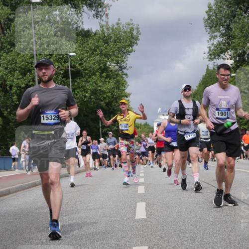 29.06.2025 - hella hamburg halbmarathon Luisa Fischer http://msf.ph/oto/8465505 29.06.2025 10:41:30 Kennedybrücke 15329, 3716, 876, 1196, 5713, 17203, 1901, 1791, 1394, 1596, 1791, 1901, 3633, 3635, 3636, 3716, 4921, 5713, 5790, 6930, 7148, 7244, 7371, 7552, 8539, 8615 meine-sportfotos.de
