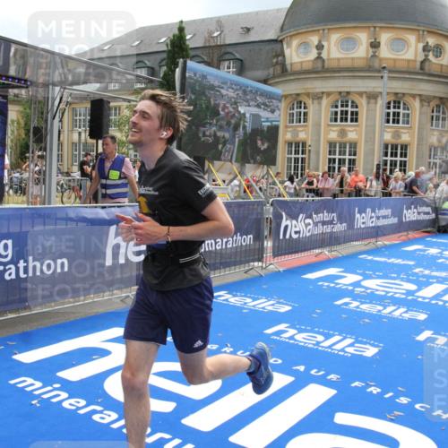 29.06.2025 - hella hamburg halbmarathon Michael Strokosch http://msf.ph/oto/8465509 29.06.2025 10:33:55 Ziel 1743, 2228, 2243, 10865, 13771, 14310, 14466, 15500, 16243 meine-sportfotos.de