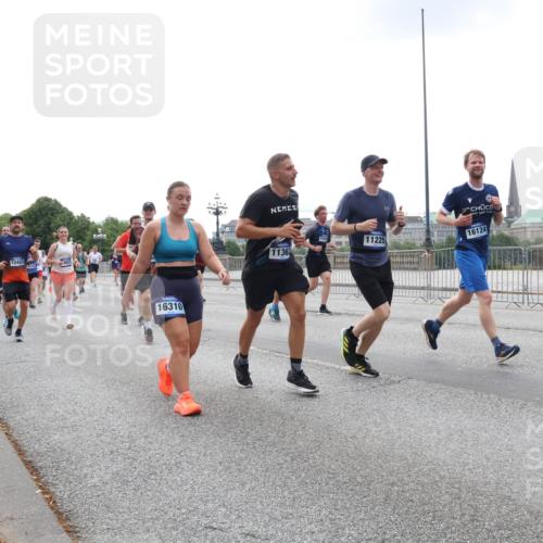 29.06.2025 - hella hamburg halbmarathon Lena Gebhardt http://msf.ph/oto/8465526 29.06.2025 10:32:25 Lombardsbrücke 13423, 8175, 16310, 1136, 11225, 16124, 1199, 1311, 1640, 1987, 2349, 2943, 3022, 3365, 3653, 3660, 3670, 3707, 3752, 3778, 3822, 4314, 4365, 4605, 4857, 4924, 5496, 5601, 5658, 5743, 5783, 5871, 5941, 6218, 6228, 6252, 6312, 6315, 7135, 7239, 7295, 7308, 7309, 7344, 7468, 7531, 7535, 7570, 7633, 7695, 7702, 7749, 7750, 7789, 7816, 8124, 8127, 8175, 8303, 8538, 8625, 8787, 8840, 8914, 8993, 9010, 9125, 9188, 9206, 10002, 10013, 10048, 10277 meine-sportfotos.de