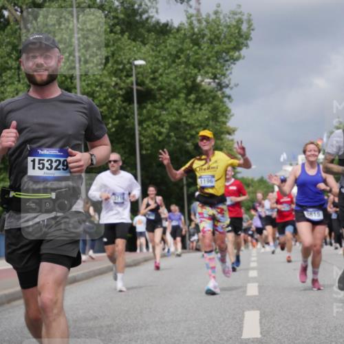 29.06.2025 - hella hamburg halbmarathon Luisa Fischer http://msf.ph/oto/8465550 29.06.2025 10:41:31 Kennedybrücke 15329, 1196, 2615, 5713, 3442, 1394, 1596, 1791, 1901, 3633, 3635, 3636, 3716, 4921, 5713, 5790, 6930, 7148, 7244, 7371, 7552, 8539, 8615 meine-sportfotos.de