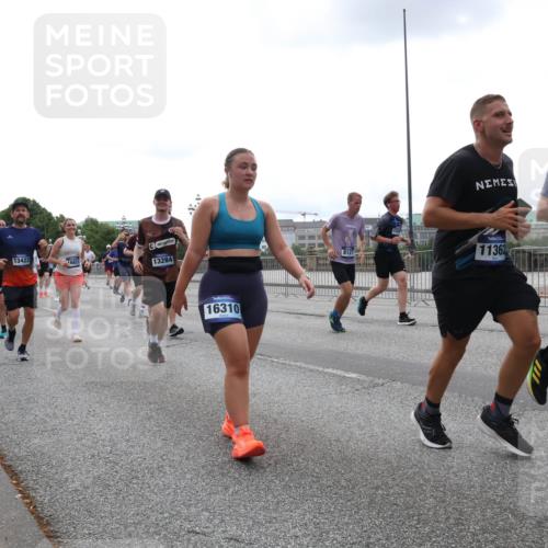 29.06.2025 - hella hamburg halbmarathon Lena Gebhardt http://msf.ph/oto/8465582 29.06.2025 10:32:26 Lombardsbrücke 15987, 13423, 16821, 13284, 16310, 1122, 8127, 11362, 1199, 1311, 1640, 1987, 2349, 2943, 3022, 3365, 3653, 3660, 3670, 3707, 3752, 3778, 3822, 4314, 4365, 4605, 4857, 4924, 5496, 5601, 5658, 5743, 5783, 5871, 5941, 6218, 6228, 6252, 6312, 6315, 7135, 7239, 7295, 7308, 7309, 7344, 7468, 7531, 7535, 7570, 7633, 7695, 7702, 7749, 7750, 7789, 7816, 8124, 8127, 8175, 8303, 8538, 8625, 8787, 8840, 8914, 8993, 9010, 9125, 9188, 9206, 10002, 10013, 10048, 10277 meine-sportfotos.de
