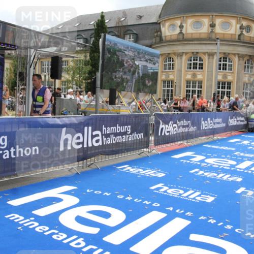 29.06.2025 - hella hamburg halbmarathon Michael Strokosch http://msf.ph/oto/8465588 29.06.2025 10:33:56 Ziel 1743, 2243, 10865, 13771, 14310, 14466, 15500, 16243 meine-sportfotos.de