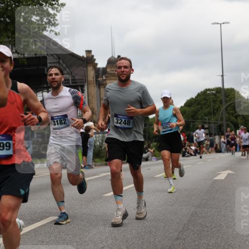 29.06.2025 - hella hamburg halbmarathon Yannick Fuchs http://msf.ph/oto/8465599 29.06.2025 10:57:13 20KM 1126, 1420, 1427, 1722, 1724, 1881, 1992, 2424, 2582, 2683, 3182, 3248, 3360, 3625, 4370, 4389, 4538, 4665, 5058, 5511, 5653, 5708, 5734, 5763, 6142, 6631, 6966, 8176, 8469, 8478, 8721, 8822, 9124, 9306, 9554, 9681, 9899, 10128, 11402, 12004, 12836, 12978, 13528, 13551, 13739, 13939, 14917, 15137, 15516, 16371, 16420, 16478, 16540, 16872, 17045, 17757, 17818, 17890, 18028, 18355, 18359, 18452, 18999, 19241 meine-sportfotos.de