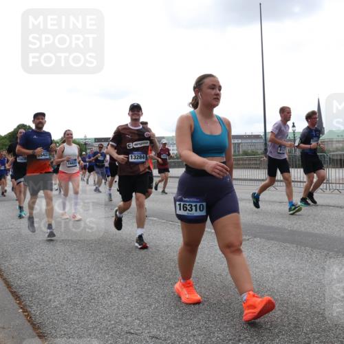 29.06.2025 - hella hamburg halbmarathon Lena Gebhardt http://msf.ph/oto/8465611 29.06.2025 10:32:26 Lombardsbrücke 15987, 10828, 3423, 16821, 13284, 812, 16310, 1199, 1311, 1640, 1987, 2349, 2943, 3022, 3365, 3653, 3660, 3670, 3707, 3752, 3778, 3822, 4314, 4365, 4605, 4857, 4924, 5496, 5601, 5658, 5743, 5783, 5871, 5941, 6218, 6228, 6252, 6312, 6315, 7135, 7239, 7295, 7308, 7309, 7344, 7468, 7531, 7535, 7570, 7633, 7695, 7702, 7749, 7750, 7789, 7816, 8124, 8127, 8175, 8303, 8538, 8625, 8787, 8840, 8914, 8993, 9010, 9125, 9188, 9206, 10002, 10013, 10048, 10277 meine-sportfotos.de