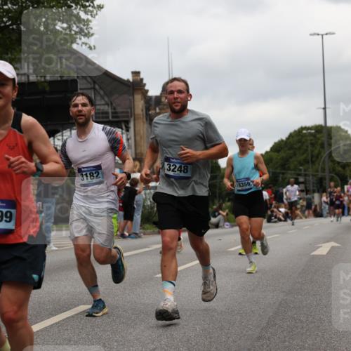 29.06.2025 - hella hamburg halbmarathon Yannick Fuchs http://msf.ph/oto/8465621 29.06.2025 10:57:13 20KM 1126, 1420, 1427, 1722, 1724, 1881, 1992, 2424, 2582, 2683, 3182, 3248, 3360, 3625, 4370, 4389, 4538, 4665, 5058, 5511, 5653, 5708, 5734, 5763, 6142, 6631, 6966, 8176, 8469, 8478, 8721, 8822, 9124, 9306, 9554, 9681, 9899, 10128, 11402, 12004, 12836, 12978, 13528, 13551, 13739, 13939, 14917, 15137, 15516, 16371, 16420, 16478, 16540, 16872, 17045, 17757, 17818, 17890, 18028, 18355, 18359, 18452, 18999, 19241 meine-sportfotos.de