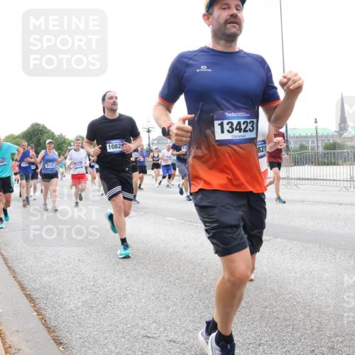 29.06.2025 - hella hamburg halbmarathon Lena Gebhardt http://msf.ph/oto/8465724 29.06.2025 10:32:28 Lombardsbrücke 15987, 1415, 8175, 15147, 10829, 13423, 821, 3365, 1199, 1311, 1640, 1987, 2059, 2349, 2943, 3022, 3365, 3653, 3660, 3670, 3707, 3778, 3822, 4314, 4365, 4446, 4605, 4857, 4924, 5496, 5601, 5658, 5743, 5783, 5871, 5941, 6218, 6228, 6252, 6312, 6315, 7135, 7239, 7295, 7308, 7309, 7344, 7387, 7468, 7531, 7535, 7570, 7633, 7695, 7702, 7749, 7750, 7789, 8124, 8127, 8175, 8303, 8625, 8787, 8840, 8914, 8993, 9010, 9125, 9188, 9206, 10002, 10013, 10048, 10277 meine-sportfotos.de