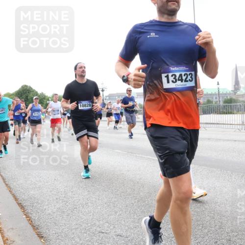 29.06.2025 - hella hamburg halbmarathon Lena Gebhardt http://msf.ph/oto/8465748 29.06.2025 10:32:28 Lombardsbrücke 987, 8175, 15147, 10828, 13423, 1199, 1311, 1640, 1987, 2059, 2349, 2943, 3022, 3365, 3653, 3660, 3670, 3707, 3778, 3822, 4314, 4365, 4446, 4605, 4857, 4924, 5496, 5601, 5658, 5743, 5783, 5871, 5941, 6218, 6228, 6252, 6312, 6315, 7135, 7239, 7295, 7308, 7309, 7344, 7387, 7468, 7531, 7535, 7570, 7633, 7695, 7702, 7749, 7750, 7789, 8124, 8127, 8175, 8303, 8625, 8787, 8840, 8914, 8993, 9010, 9125, 9188, 9206, 10002, 10013, 10048, 10277 meine-sportfotos.de