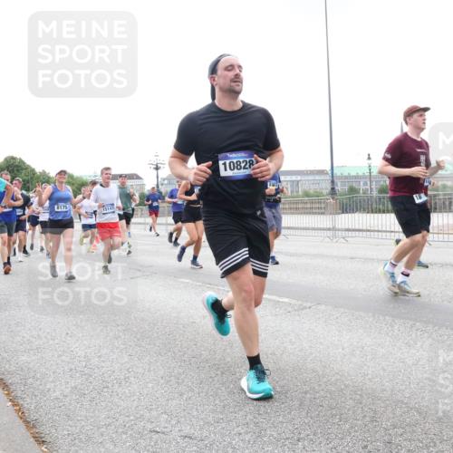 29.06.2025 - hella hamburg halbmarathon Lena Gebhardt http://msf.ph/oto/8465815 29.06.2025 10:32:29 Lombardsbrücke 15987, 8175, 15147, 10828, 8303, 18, 1199, 1311, 1640, 1987, 2059, 2349, 2943, 3022, 3365, 3653, 3660, 3670, 3707, 3778, 3822, 4314, 4365, 4446, 4605, 4857, 4924, 5496, 5601, 5658, 5743, 5783, 5871, 5941, 6218, 6228, 6252, 6312, 6315, 7135, 7239, 7308, 7309, 7344, 7387, 7468, 7531, 7535, 7570, 7633, 7695, 7702, 7749, 7750, 7789, 8124, 8127, 8175, 8303, 8625, 8787, 8840, 8914, 8993, 9010, 9125, 9188, 9206, 10002, 10013, 10048, 10277 meine-sportfotos.de