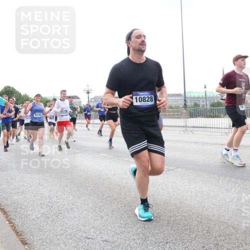 29.06.2025 - hella hamburg halbmarathon Lena Gebhardt http://msf.ph/oto/8465846 29.06.2025 10:32:29 Lombardsbrücke 13959, 15987, 8175, 15147, 10828, 18, 1199, 1311, 1640, 1987, 2059, 2349, 2943, 3022, 3365, 3653, 3660, 3670, 3707, 3778, 3822, 4314, 4365, 4446, 4605, 4857, 4924, 5496, 5601, 5658, 5743, 5783, 5871, 5941, 6218, 6228, 6252, 6312, 6315, 7135, 7239, 7308, 7309, 7344, 7387, 7468, 7531, 7535, 7570, 7633, 7695, 7702, 7749, 7750, 7789, 8124, 8127, 8175, 8303, 8625, 8787, 8840, 8914, 8993, 9010, 9125, 9188, 9206, 10002, 10013, 10048, 10277 meine-sportfotos.de