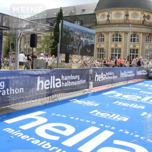 29.06.2025 - hella hamburg halbmarathon Michael Strokosch http://msf.ph/oto/8465856 29.06.2025 10:34:01 Ziel 9345, 9519, 11227, 13493, 13494, 15268, 15500, 17877 meine-sportfotos.de