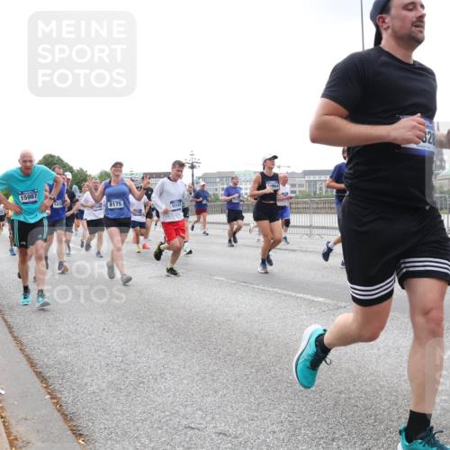 29.06.2025 - hella hamburg halbmarathon Lena Gebhardt http://msf.ph/oto/8465863 29.06.2025 10:32:29 Lombardsbrücke 13959, 15987, 8175, 15147, 19864, 328, 1199, 1311, 1640, 1987, 2059, 2349, 2943, 3022, 3365, 3653, 3660, 3670, 3707, 3778, 3822, 4314, 4365, 4446, 4605, 4857, 4924, 5496, 5601, 5658, 5743, 5783, 5871, 5941, 6218, 6228, 6252, 6312, 6315, 7135, 7239, 7308, 7309, 7344, 7387, 7468, 7531, 7535, 7570, 7633, 7695, 7702, 7749, 7750, 7789, 8124, 8127, 8175, 8303, 8625, 8787, 8840, 8914, 8993, 9010, 9125, 9188, 9206, 10002, 10013, 10048, 10277 meine-sportfotos.de
