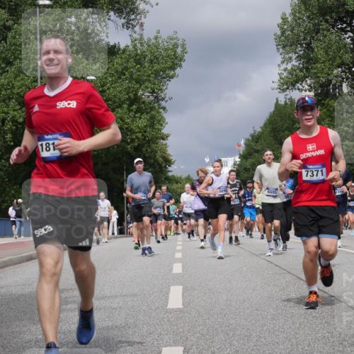 29.06.2025 - hella hamburg halbmarathon Luisa Fischer http://msf.ph/oto/8465888 29.06.2025 10:41:38 Kennedybrücke 15876, 181, 44, 4406, 13833, 6696, 7914, 6695, 599, 7371, 1886, 14163, 15355, 1596, 1791, 2151, 3094, 3338, 3716, 5713, 6695, 6696, 6751, 6930, 7118, 7119, 7371, 7552, 7914, 8615, 9424, 9500, 9699, 10584 meine-sportfotos.de
