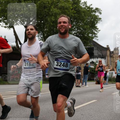 29.06.2025 - hella hamburg halbmarathon Yannick Fuchs http://msf.ph/oto/8465908 29.06.2025 10:57:14 20KM 1126, 1420, 1427, 1722, 1724, 1881, 1992, 2424, 2582, 2683, 3182, 3248, 3360, 3625, 4370, 4389, 4538, 4665, 5058, 5511, 5653, 5708, 5734, 5763, 6142, 6631, 6966, 7333, 8176, 8469, 8478, 8721, 8822, 9124, 9554, 9681, 9899, 10128, 11402, 12004, 12513, 12836, 12978, 13528, 13551, 13739, 14313, 14917, 15137, 15516, 16371, 16420, 16478, 16540, 16872, 17045, 17757, 17818, 17890, 18028, 18355, 18359, 18452, 18999, 19241 meine-sportfotos.de