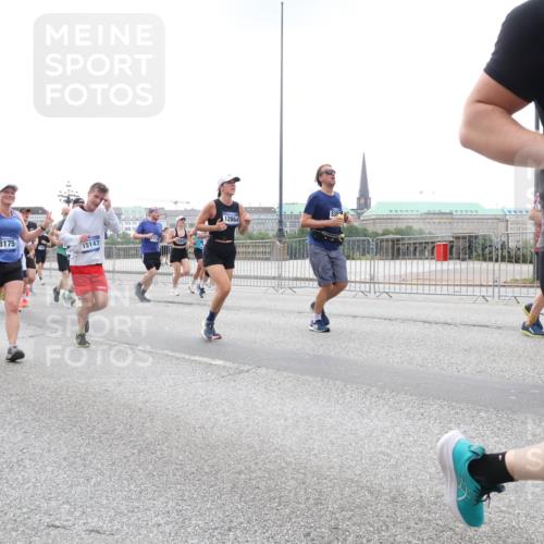 29.06.2025 - hella hamburg halbmarathon Lena Gebhardt http://msf.ph/oto/8465920 29.06.2025 10:32:29 Lombardsbrücke 987, 15088, 12864, 8175, 15147, 830, 108, 1199, 1311, 1640, 1987, 2059, 2349, 2943, 3022, 3365, 3653, 3660, 3670, 3707, 3778, 3822, 4314, 4365, 4446, 4605, 4857, 4924, 5496, 5601, 5658, 5743, 5783, 5871, 5941, 6218, 6228, 6252, 6312, 6315, 7135, 7239, 7308, 7309, 7344, 7387, 7468, 7531, 7535, 7570, 7633, 7695, 7702, 7749, 7750, 7789, 8124, 8127, 8175, 8303, 8625, 8787, 8840, 8914, 8993, 9010, 9125, 9188, 9206, 10002, 10013, 10048, 10277 meine-sportfotos.de