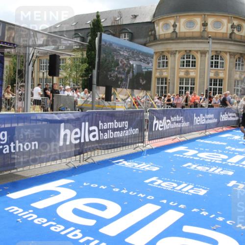 29.06.2025 - hella hamburg halbmarathon Michael Strokosch http://msf.ph/oto/8465944 29.06.2025 10:34:02 Ziel 9345, 9519, 11227, 13493, 13494, 14448, 15268, 15500, 17877 meine-sportfotos.de