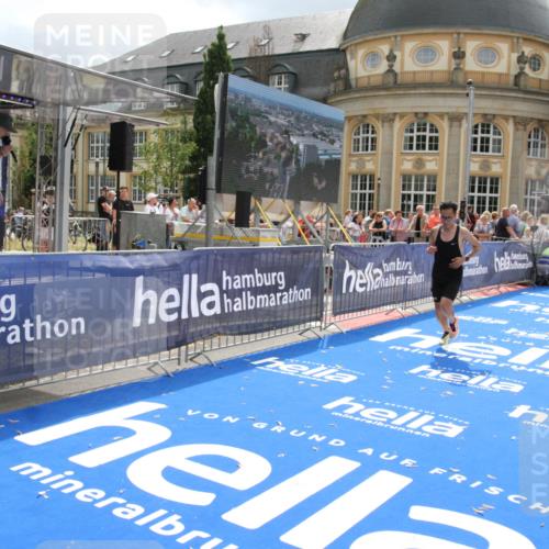 29.06.2025 - hella hamburg halbmarathon Michael Strokosch http://msf.ph/oto/8465984 29.06.2025 10:34:03 Ziel 9345, 9519, 11019, 11227, 13493, 13494, 14448, 15268, 15500, 17877 meine-sportfotos.de