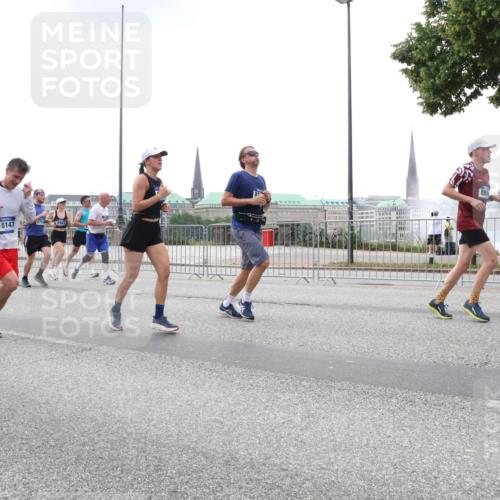 29.06.2025 - hella hamburg halbmarathon Lena Gebhardt http://msf.ph/oto/8466001 29.06.2025 10:32:30 Lombardsbrücke 8175, 1536, 15147, 1710, 5941, 4857, 1199, 1311, 1640, 1987, 2059, 2349, 2943, 3022, 3365, 3653, 3660, 3670, 3707, 3778, 3822, 4314, 4365, 4446, 4605, 4857, 4924, 5496, 5601, 5658, 5743, 5783, 5871, 5941, 6218, 6228, 6252, 6312, 6315, 7135, 7239, 7308, 7309, 7344, 7387, 7468, 7531, 7535, 7570, 7633, 7695, 7702, 7749, 7750, 7789, 8124, 8127, 8175, 8303, 8625, 8787, 8840, 8914, 8993, 9010, 9125, 9188, 9206, 10002, 10013, 10048, 10277 meine-sportfotos.de