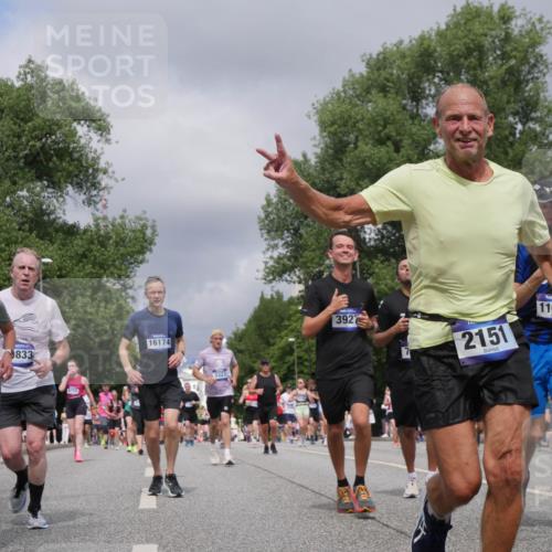 29.06.2025 - hella hamburg halbmarathon Luisa Fischer http://msf.ph/oto/8466047 29.06.2025 10:41:48 Kennedybrücke 4406, 833, 16174, 3323, 3927, 2151, 1169, 45, 443, 2113, 2151, 3094, 3095, 3242, 3323, 3841, 3927, 5085, 5161, 5300, 6199, 6200, 6751, 7117, 7118, 7119, 7165, 7692, 7849, 7914, 8583, 9689, 9699, 10584 meine-sportfotos.de