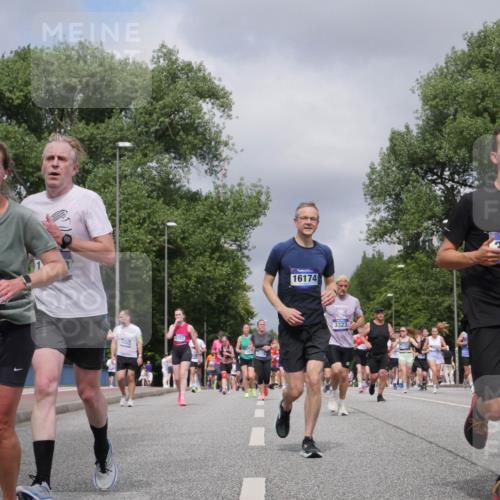 29.06.2025 - hella hamburg halbmarathon Luisa Fischer http://msf.ph/oto/8466062 29.06.2025 10:41:49 Kennedybrücke 1440, 16942, 9350, 2113, 16174, 3323, 3927, 692, 2113, 2151, 3094, 3095, 3242, 3323, 3841, 3927, 5085, 5089, 5161, 5300, 6199, 6200, 6751, 7117, 7118, 7119, 7165, 7692, 7849, 7914, 8583, 8635, 8747, 9689, 10584 meine-sportfotos.de
