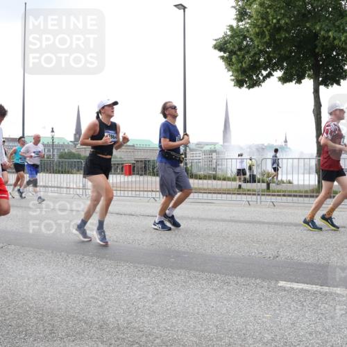 29.06.2025 - hella hamburg halbmarathon Lena Gebhardt http://msf.ph/oto/8466063 29.06.2025 10:32:30 Lombardsbrücke 4857, 15147, 2864, 1199, 1311, 1640, 1987, 2059, 2349, 2943, 3022, 3365, 3653, 3660, 3670, 3707, 3778, 3822, 4314, 4365, 4446, 4605, 4857, 4924, 5496, 5601, 5658, 5743, 5783, 5871, 5941, 6218, 6228, 6252, 6312, 6315, 7135, 7239, 7308, 7309, 7344, 7387, 7468, 7531, 7535, 7570, 7633, 7695, 7702, 7749, 7750, 7789, 8124, 8127, 8175, 8303, 8625, 8787, 8840, 8914, 8993, 9010, 9125, 9188, 9206, 10002, 10013, 10048, 10277 meine-sportfotos.de