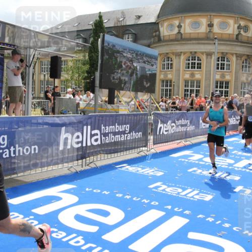 29.06.2025 - hella hamburg halbmarathon Michael Strokosch http://msf.ph/oto/8466075 29.06.2025 10:34:05 Ziel 9345, 9519, 11019, 11227, 13066, 13493, 13494, 14448, 15268, 16724, 17877 meine-sportfotos.de