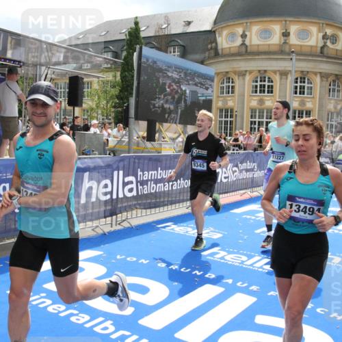29.06.2025 - hella hamburg halbmarathon Michael Strokosch http://msf.ph/oto/8466148 29.06.2025 10:34:07 Ziel 9345, 9376, 9519, 11019, 11202, 11227, 13066, 13493, 13494, 14448, 15268, 16724, 17751, 17877 meine-sportfotos.de