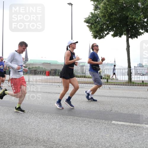 29.06.2025 - hella hamburg halbmarathon Lena Gebhardt http://msf.ph/oto/8466150 29.06.2025 10:32:30 Lombardsbrücke 6175, 104, 129, 1199, 1311, 1640, 1987, 2059, 2349, 2943, 3022, 3365, 3653, 3660, 3670, 3707, 3778, 3822, 4314, 4365, 4446, 4605, 4857, 4924, 5496, 5601, 5658, 5743, 5783, 5871, 5941, 6218, 6228, 6252, 6312, 6315, 7135, 7239, 7308, 7309, 7344, 7387, 7468, 7531, 7535, 7570, 7633, 7695, 7702, 7749, 7750, 7789, 8124, 8127, 8175, 8303, 8625, 8787, 8840, 8914, 8993, 9010, 9125, 9188, 9206, 10002, 10013, 10048, 10277 meine-sportfotos.de