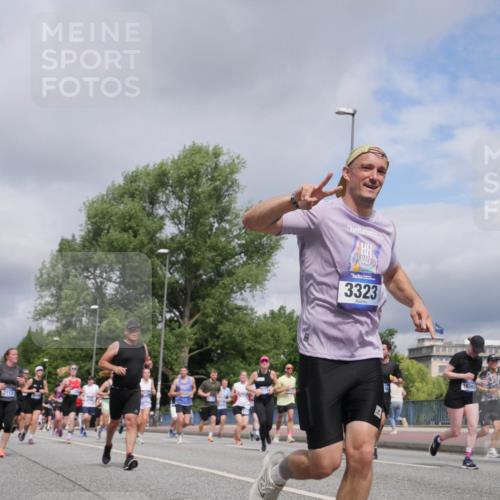 29.06.2025 - hella hamburg halbmarathon Luisa Fischer http://msf.ph/oto/8466175 29.06.2025 10:41:53 Kennedybrücke 350, 2113, 3323, 16360, 9689, 1457, 1721, 2113, 2693, 2786, 3242, 3323, 4139, 4259, 4260, 5085, 5089, 5155, 5161, 6199, 6200, 7117, 7165, 7561, 7692, 7849, 8583, 8635, 8747, 9004, 9689 meine-sportfotos.de
