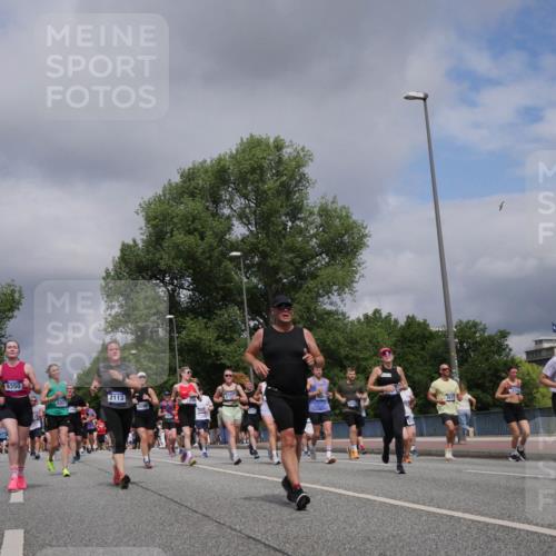 29.06.2025 - hella hamburg halbmarathon Luisa Fischer http://msf.ph/oto/8466201 29.06.2025 10:41:54 Kennedybrücke 9350, 15762, 2113, 515, 12677, 15112, 3821, 16214, 1457, 1721, 2113, 2486, 2693, 2786, 3242, 3323, 4139, 4155, 4259, 4260, 5085, 5089, 5155, 5161, 6199, 6200, 7117, 7165, 7561, 7849, 8583, 8635, 8747, 9004, 9689 meine-sportfotos.de