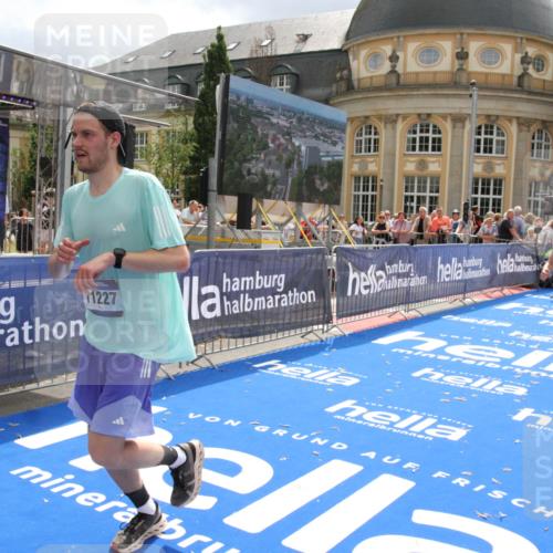 29.06.2025 - hella hamburg halbmarathon Michael Strokosch http://msf.ph/oto/8466223 29.06.2025 10:34:08 Ziel 9345, 9376, 11019, 11202, 11227, 13066, 13493, 13494, 14448, 15268, 16724, 17751, 17877 meine-sportfotos.de