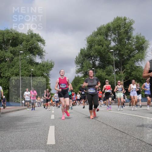 29.06.2025 - hella hamburg halbmarathon Luisa Fischer http://msf.ph/oto/8466227 29.06.2025 10:41:55 Kennedybrücke 2786, 16942, 004, 9350, 2113, 5155, 13200, 71174, 5085, 1457, 1721, 2113, 2486, 2693, 2786, 3242, 3323, 4139, 4155, 4259, 4260, 5085, 5089, 5155, 5161, 6199, 6200, 7117, 7165, 7561, 7849, 8583, 8635, 8747, 9004, 9689 meine-sportfotos.de