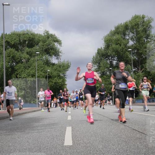 29.06.2025 - hella hamburg halbmarathon Luisa Fischer http://msf.ph/oto/8466236 29.06.2025 10:41:56 Kennedybrücke 2786, 16942, 9350, 2113, 515, 13200, 7117, 18, 1457, 1721, 2113, 2486, 2693, 2786, 3242, 4139, 4155, 4259, 4260, 5085, 5089, 5155, 5161, 7117, 7561, 8583, 8635, 8747, 9004, 9689 meine-sportfotos.de