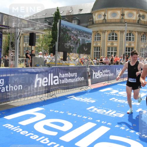 29.06.2025 - hella hamburg halbmarathon Michael Strokosch http://msf.ph/oto/8466281 29.06.2025 10:34:08 Ziel 9345, 9376, 11019, 11202, 11227, 13066, 13493, 13494, 14448, 15268, 16724, 17751, 17877 meine-sportfotos.de