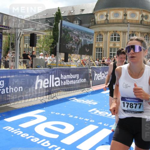 29.06.2025 - hella hamburg halbmarathon Michael Strokosch http://msf.ph/oto/8466310 29.06.2025 10:34:09 Ziel 9345, 9376, 11019, 11202, 11227, 13066, 13494, 14448, 16724, 17751, 17877 meine-sportfotos.de