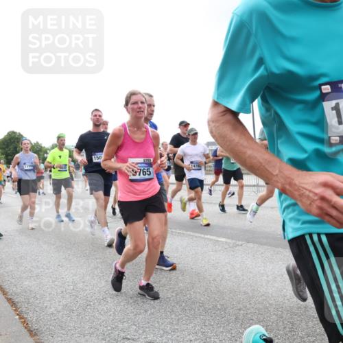 29.06.2025 - hella hamburg halbmarathon Lena Gebhardt http://msf.ph/oto/8466332 29.06.2025 10:32:31 Lombardsbrücke 1396, 840, 150, 9765, 9765, 1478, 15987, 1199, 1237, 1311, 1640, 1987, 2059, 2349, 2943, 3022, 3365, 3653, 3660, 3670, 3707, 3753, 3778, 3822, 4314, 4365, 4446, 4605, 4857, 4924, 5496, 5658, 5743, 5783, 5871, 5941, 6218, 6228, 6252, 6312, 6315, 7135, 7239, 7308, 7309, 7344, 7387, 7468, 7531, 7535, 7570, 7633, 7702, 7749, 7750, 7789, 8124, 8127, 8175, 8303, 8625, 8787, 8840, 8914, 8993, 9010, 9125, 9188, 9206, 10002, 10013, 10048, 10277 meine-sportfotos.de