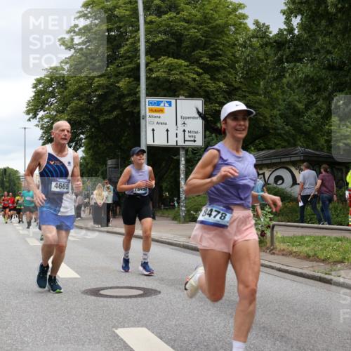 29.06.2025 - hella hamburg halbmarathon Yannick Fuchs http://msf.ph/oto/8466384 29.06.2025 10:57:17 20KM 1126, 1184, 1722, 1724, 1881, 1940, 1992, 2424, 3182, 3248, 3360, 4370, 4538, 4665, 5058, 5511, 5653, 5708, 5734, 5763, 6142, 6631, 7243, 7333, 8176, 8469, 8478, 8721, 8822, 9124, 9439, 9554, 9681, 9899, 10128, 10866, 11402, 12513, 12836, 13528, 13551, 13739, 14313, 15137, 15516, 15550, 16371, 16420, 16478, 16540, 16872, 17045, 17757, 17818, 17890, 18028, 18355, 18359, 18452, 18999, 19241 meine-sportfotos.de