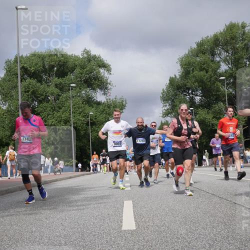 29.06.2025 - hella hamburg halbmarathon Luisa Fischer http://msf.ph/oto/8466389 29.06.2025 10:42:01 Kennedybrücke 1742, 9004, 17250, 12328, 1564, 693, 3000, 42, 1457, 1721, 2486, 2693, 2786, 3216, 3242, 4139, 4155, 4259, 4260, 5085, 5089, 5155, 7117, 7561, 8635, 8747, 9004 meine-sportfotos.de