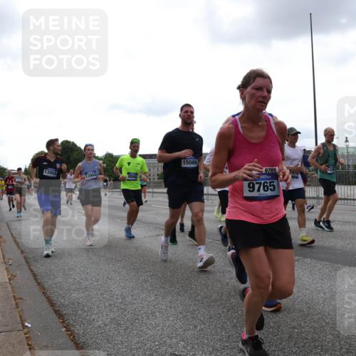 29.06.2025 - hella hamburg halbmarathon Lena Gebhardt http://msf.ph/oto/8466398 29.06.2025 10:32:31 Lombardsbrücke 13959, 13960, 8840, 15086, 9765, 9765, 14700, 4857, 1199, 1237, 1311, 1640, 1987, 2059, 2349, 2943, 3022, 3365, 3653, 3660, 3670, 3707, 3753, 3778, 3822, 4314, 4365, 4446, 4605, 4857, 4924, 5496, 5658, 5743, 5783, 5871, 5941, 6218, 6228, 6252, 6312, 6315, 7135, 7239, 7308, 7309, 7344, 7387, 7468, 7531, 7535, 7570, 7633, 7702, 7749, 7750, 7789, 8124, 8127, 8175, 8303, 8625, 8787, 8840, 8914, 8993, 9010, 9125, 9188, 9206, 10002, 10013, 10048, 10277 meine-sportfotos.de